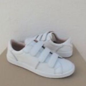 UGG Women’s Alix white fashion sneaker